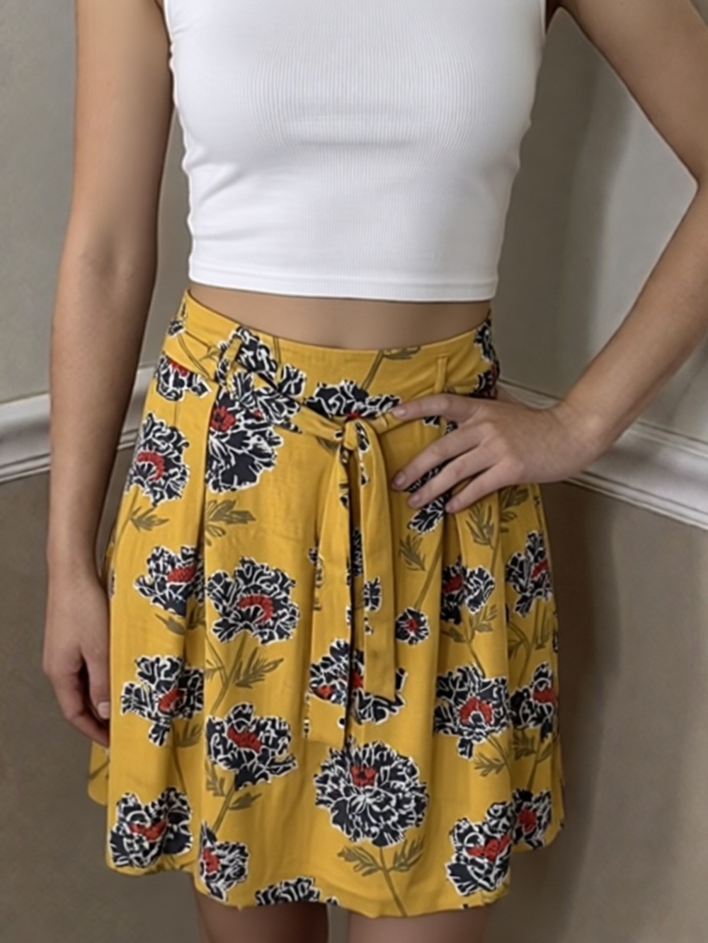 🎉 2 for $20! Banana Republic Yellow Floral Tie-Front Skater Skirt